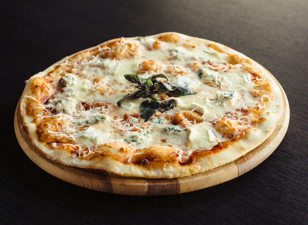 Pizza 4 Fromages + Boisson + Dessert