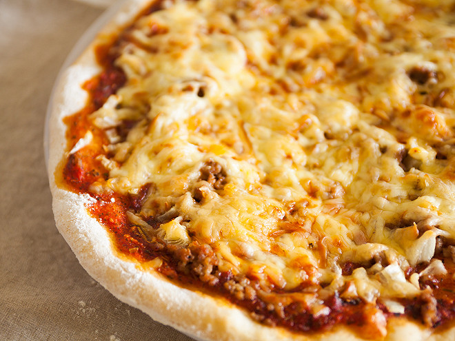 Pizza Bolognaise + Boisson + Dessert